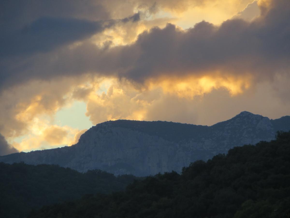 Les Hauts D'Issensac Causse-de-la-Selle Esterno foto
